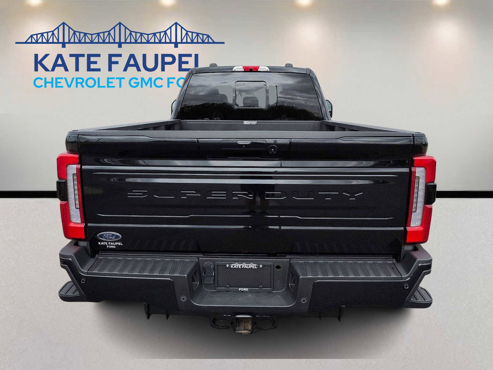 Certified 2025 Ford F450 Platinum w/ FX4 Off-Road Package AWD/4WD image 3
