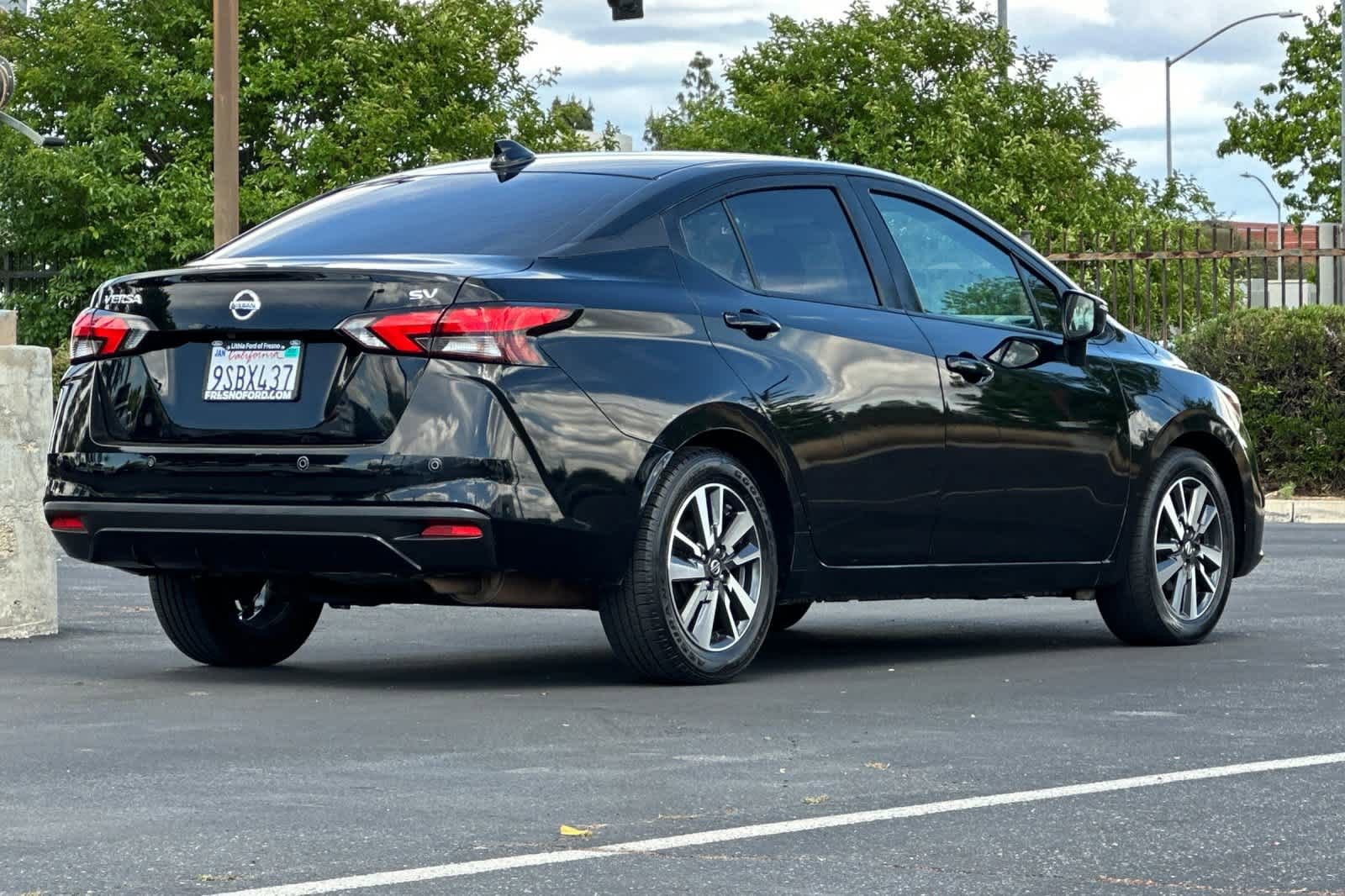 Used 2021 Nissan Versa SV image 2