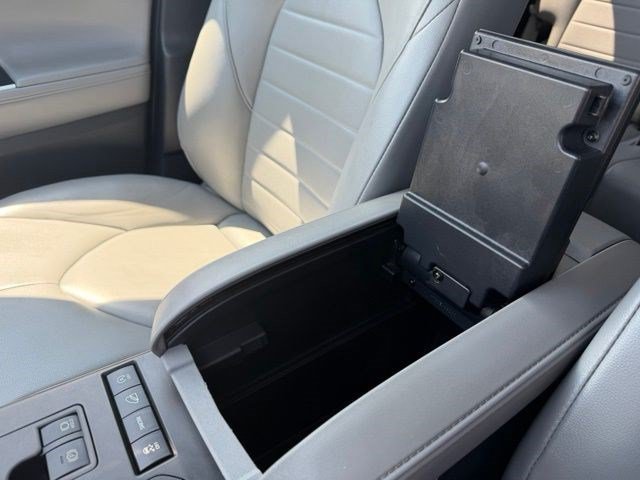 Used 2022 Toyota Highlander XLE AWD/4WD image 27