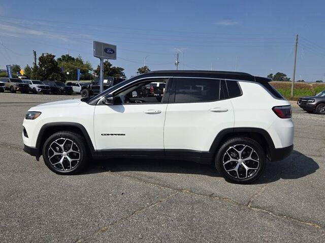 Used 2024 Jeep Compass Limited AWD/4WD image 4