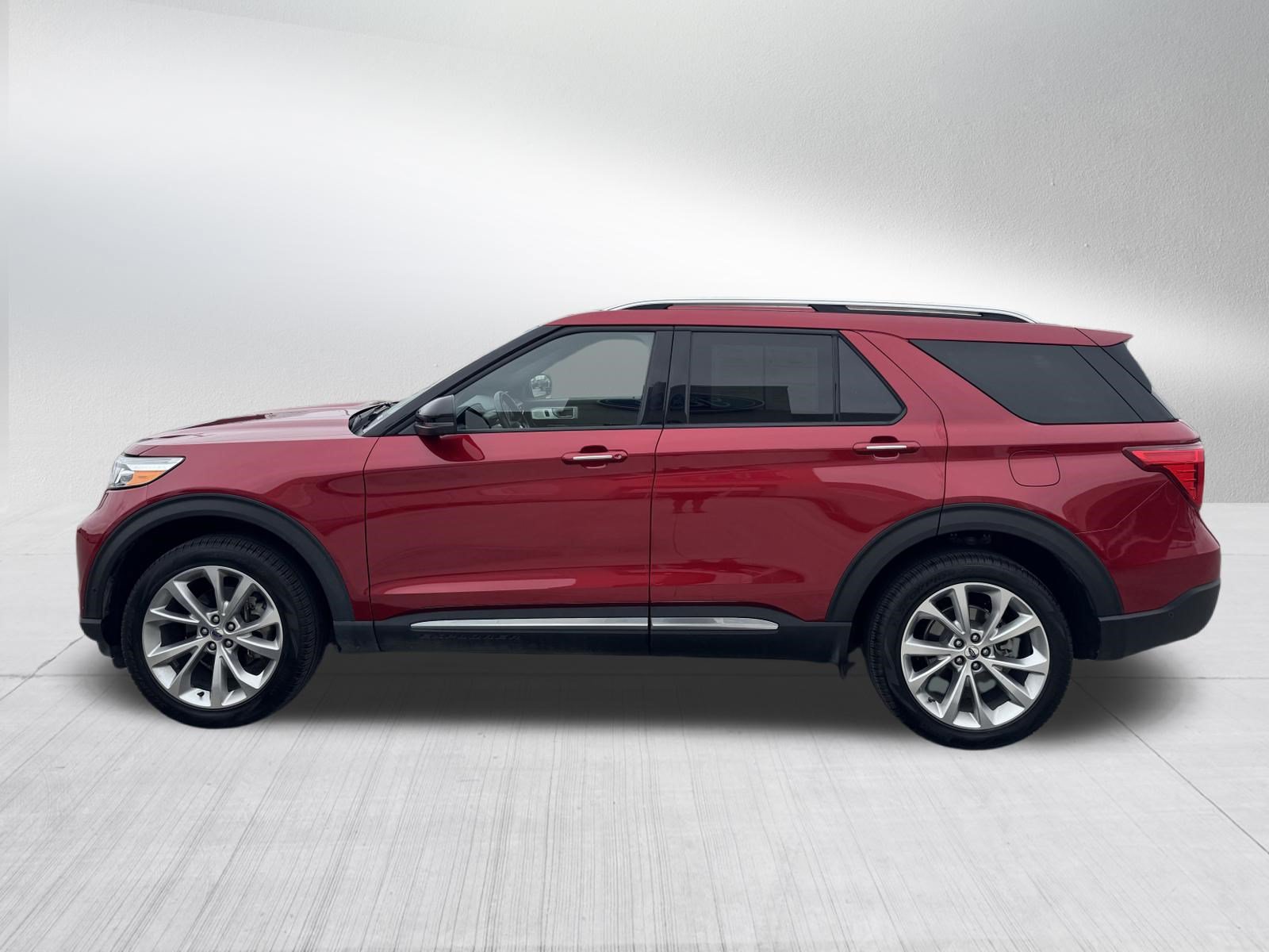 Certified 2022 Ford Explorer Platinum w/ Equipment Group 601A AWD/4WD image 4
