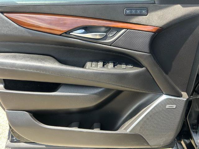 Used 2018 Cadillac Escalade ESV Luxury AWD/4WD image 11