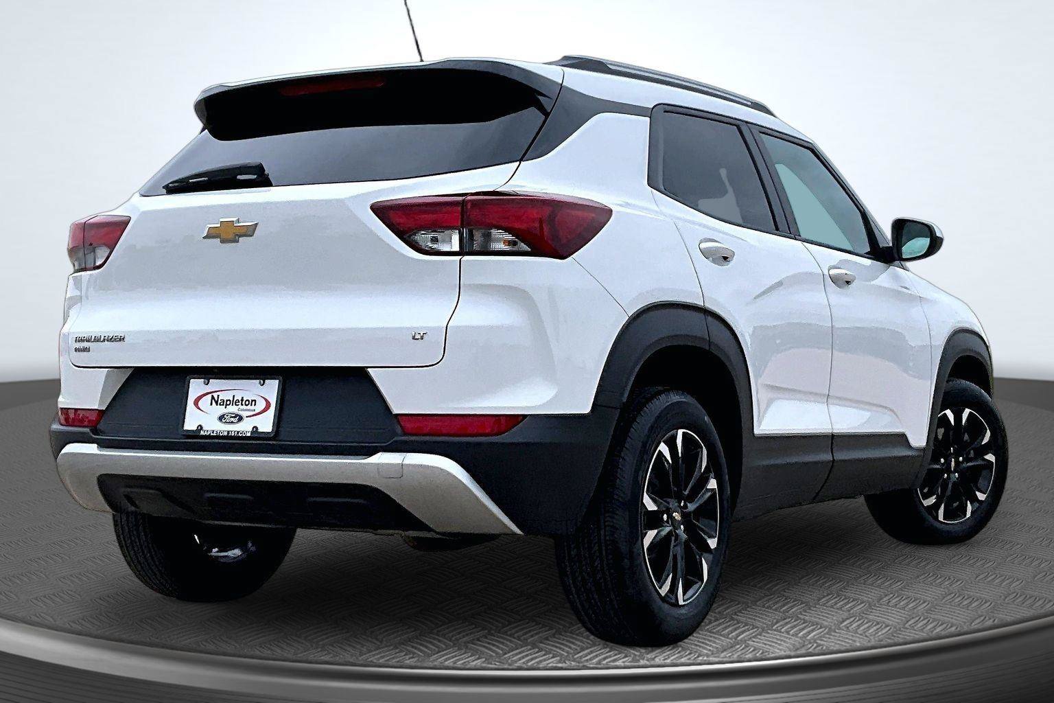 Used 2023 Chevrolet TrailBlazer LT w/ Convenience Package AWD/4WD image 2