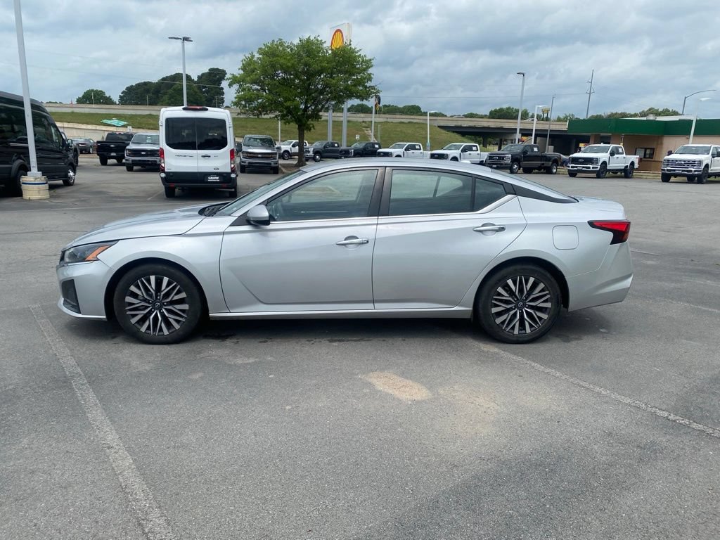 Used 2023 Nissan Altima 2.5 SV FWD image 4