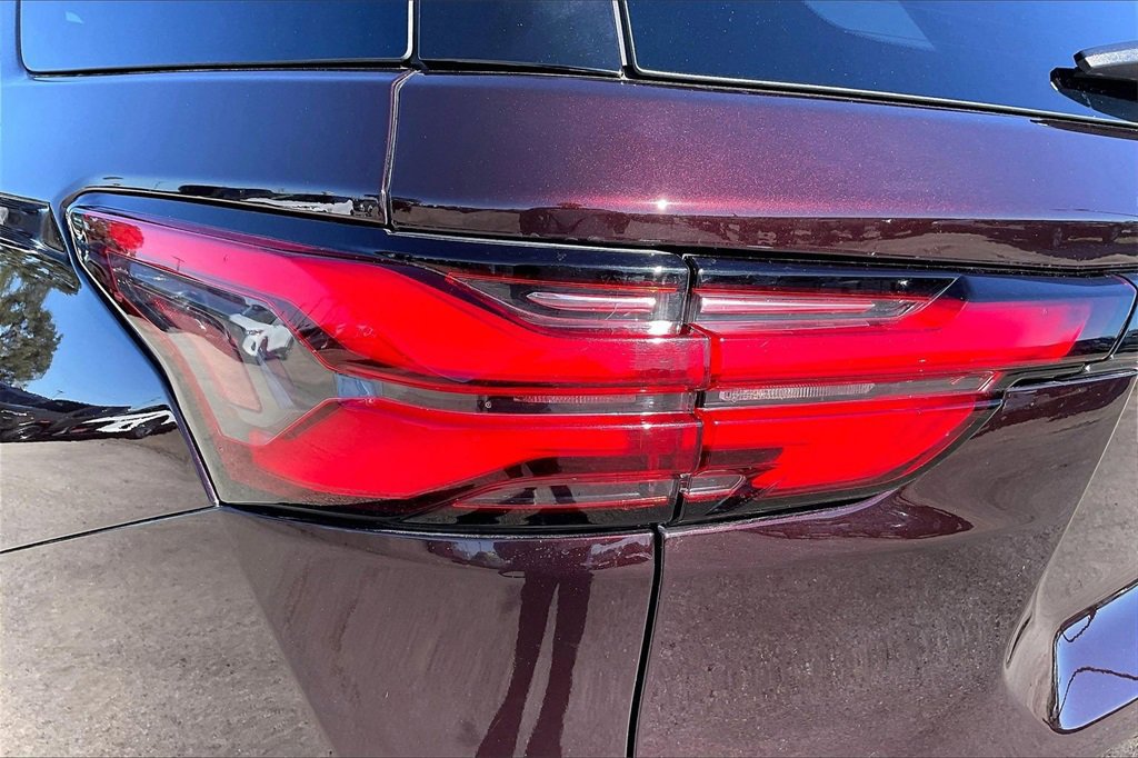 Used 2023 Chevrolet Traverse LT image 20