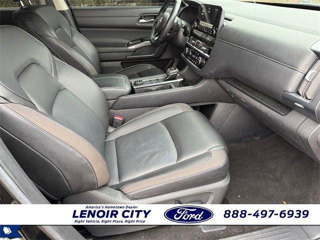 Used 2023 Nissan Pathfinder SL image 13