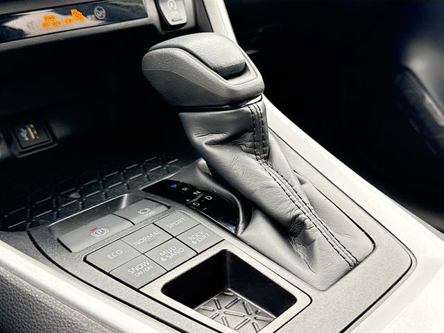 Used 2025 Toyota RAV4 XLE image 22