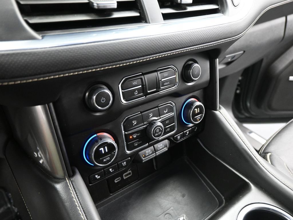 Used 2023 Chevrolet Suburban Premier image 16