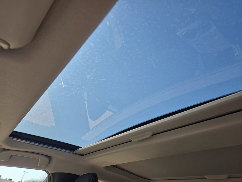 Used 2024 Toyota Prius XLE image 18