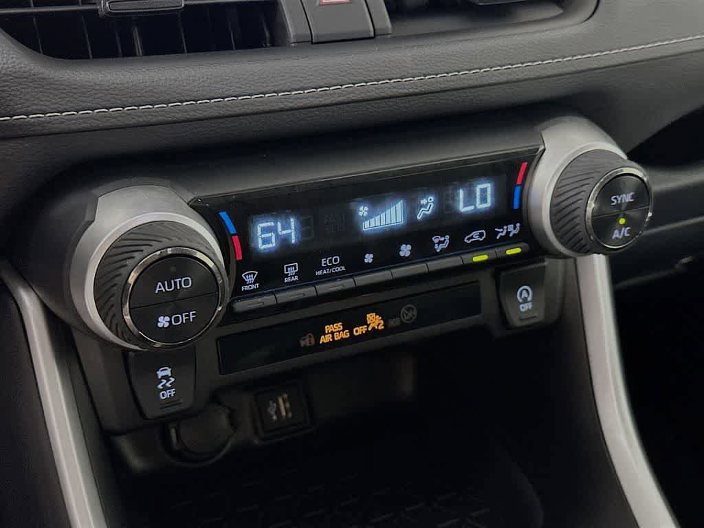 Used 2025 Toyota RAV4 XLE AWD/4WD image 18