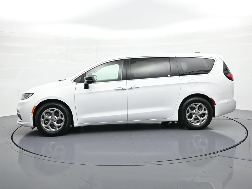 Used 2024 Chrysler Pacifica Limited FWD image 9
