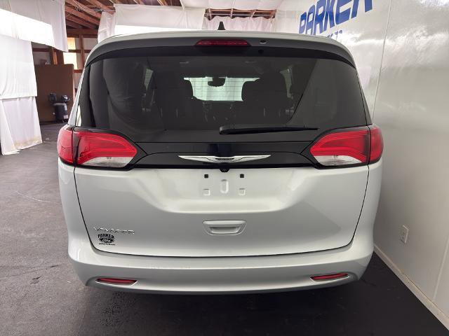 Used 2024 Chrysler Voyager LX image 4
