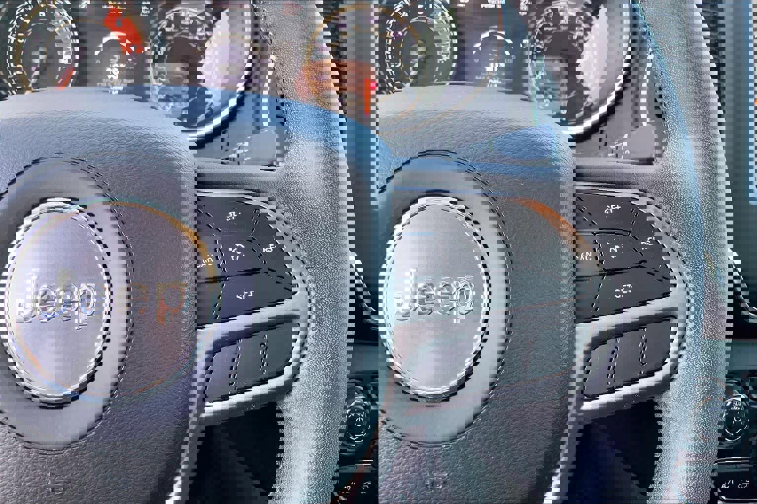 Used 2022 Jeep Cherokee Latitude Lux w/ Mopar Interior Package image 24