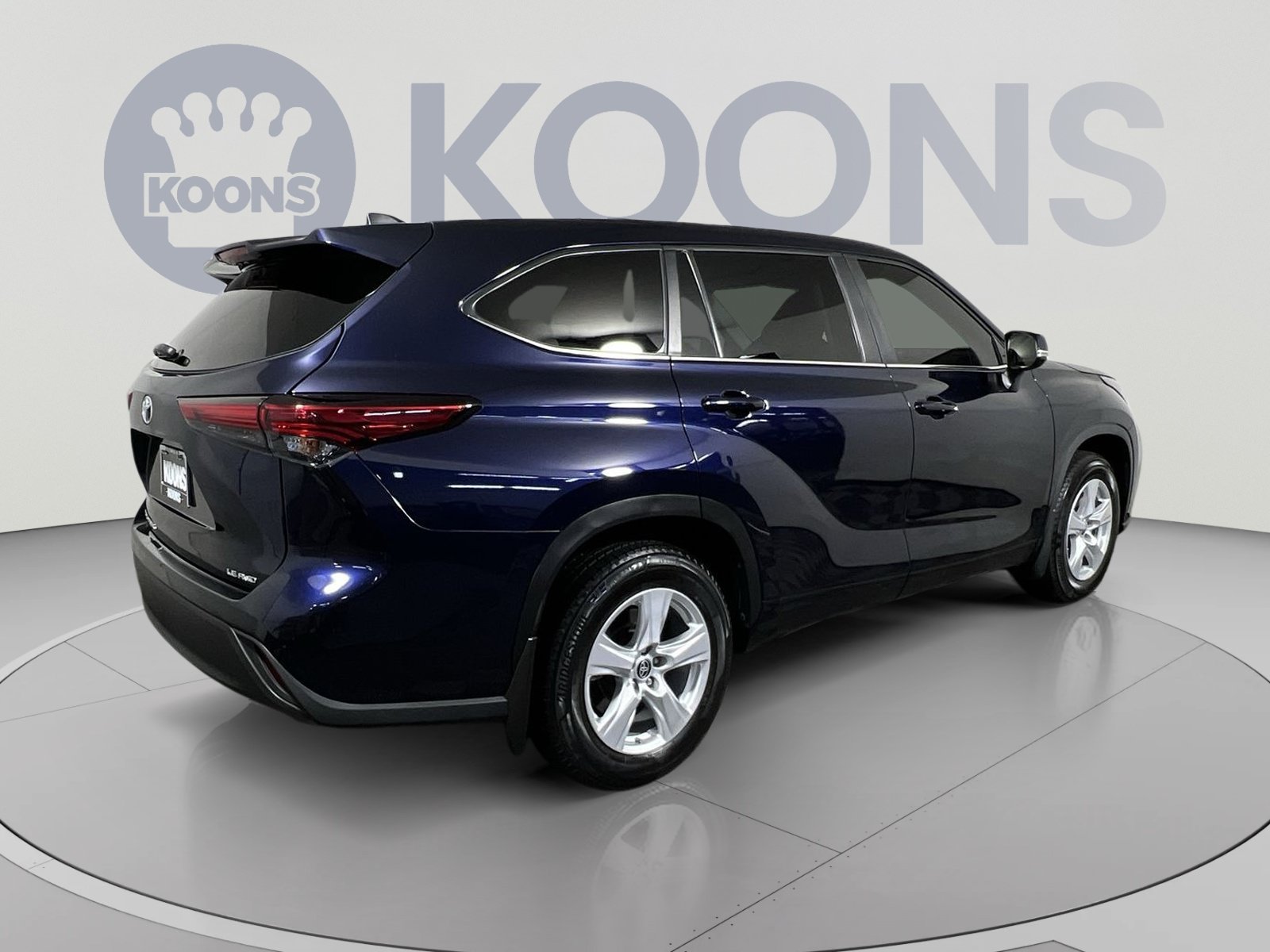 Used 2023 Toyota Highlander LE AWD/4WD image 11