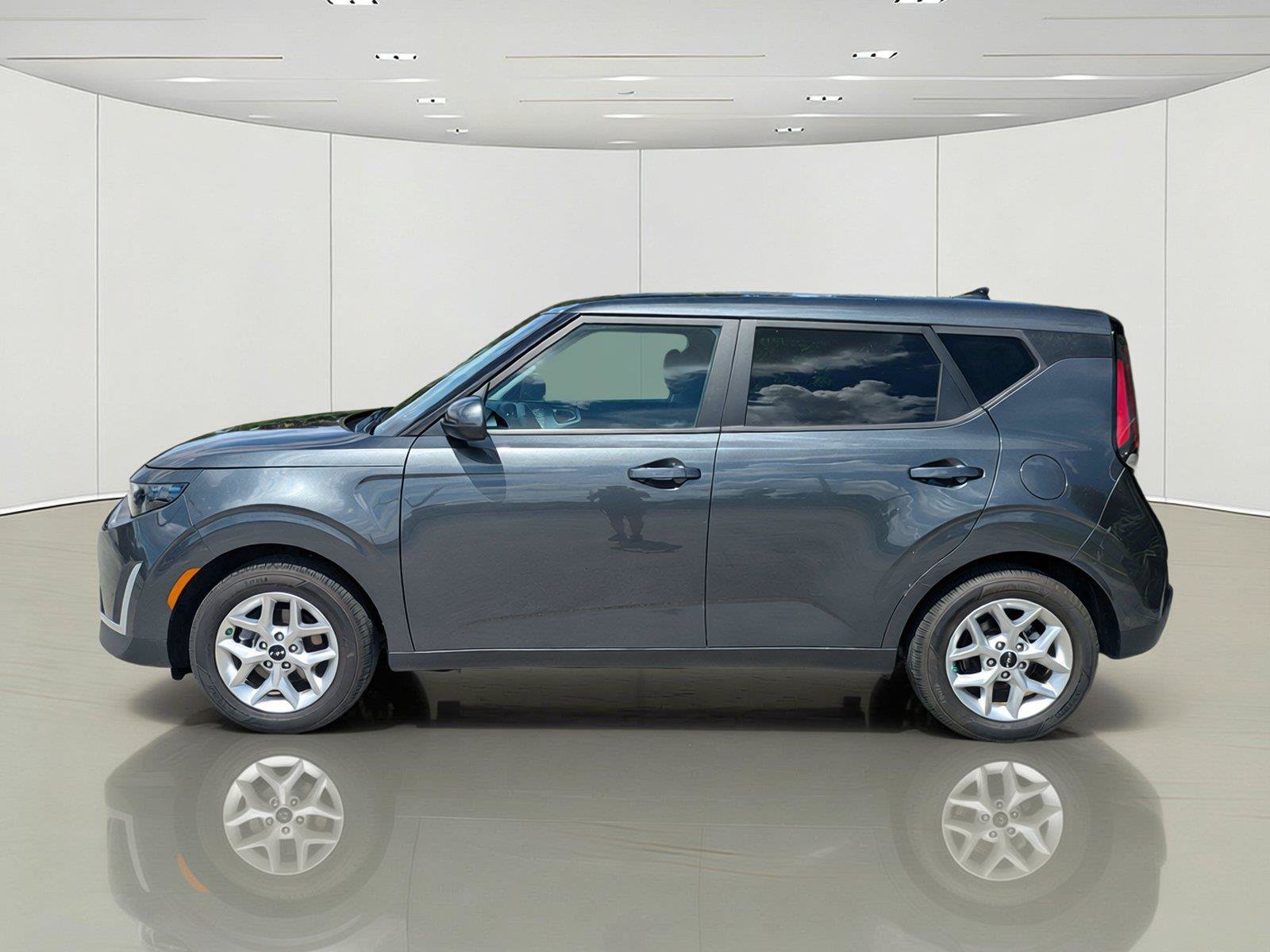 Used 2024 Kia Soul LX w/ Option Group 015 FWD image 10