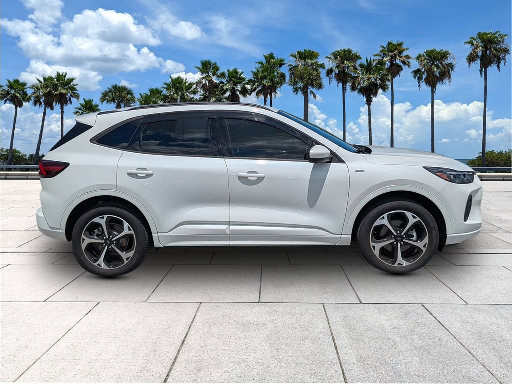 Certified 2025 Ford Escape ST-Line Elite w/ Premium Technology Package AWD/4WD image 11