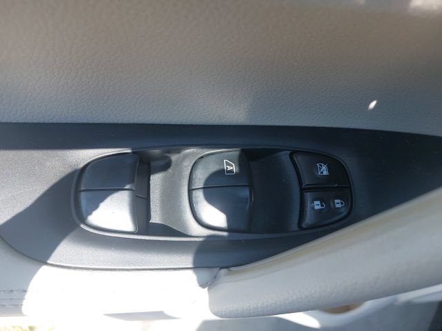 Used 2017 Nissan Rogue Sport SL AWD/4WD image 28