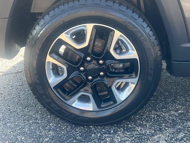 Used 2018 Jeep Compass Trailhawk w/ Leather Interior Group AWD/4WD image 16
