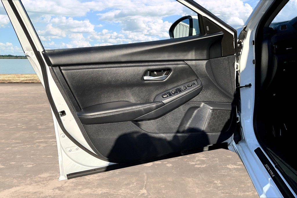 Used 2025 Nissan Sentra SV FWD image 22
