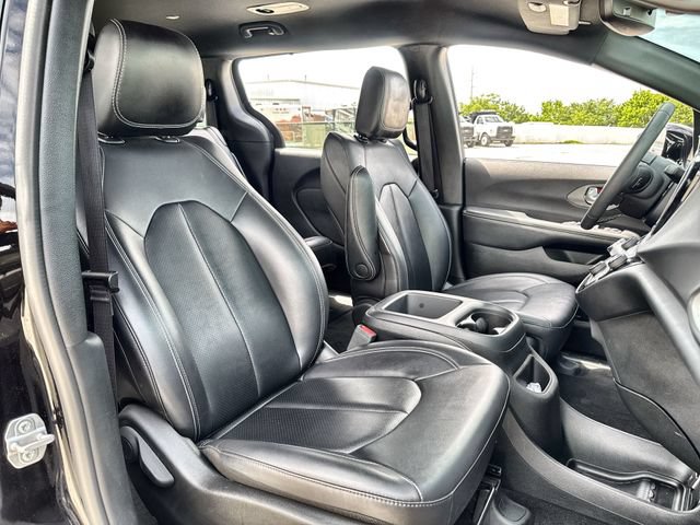 Used 2025 Chrysler Pacifica Select FWD image 24