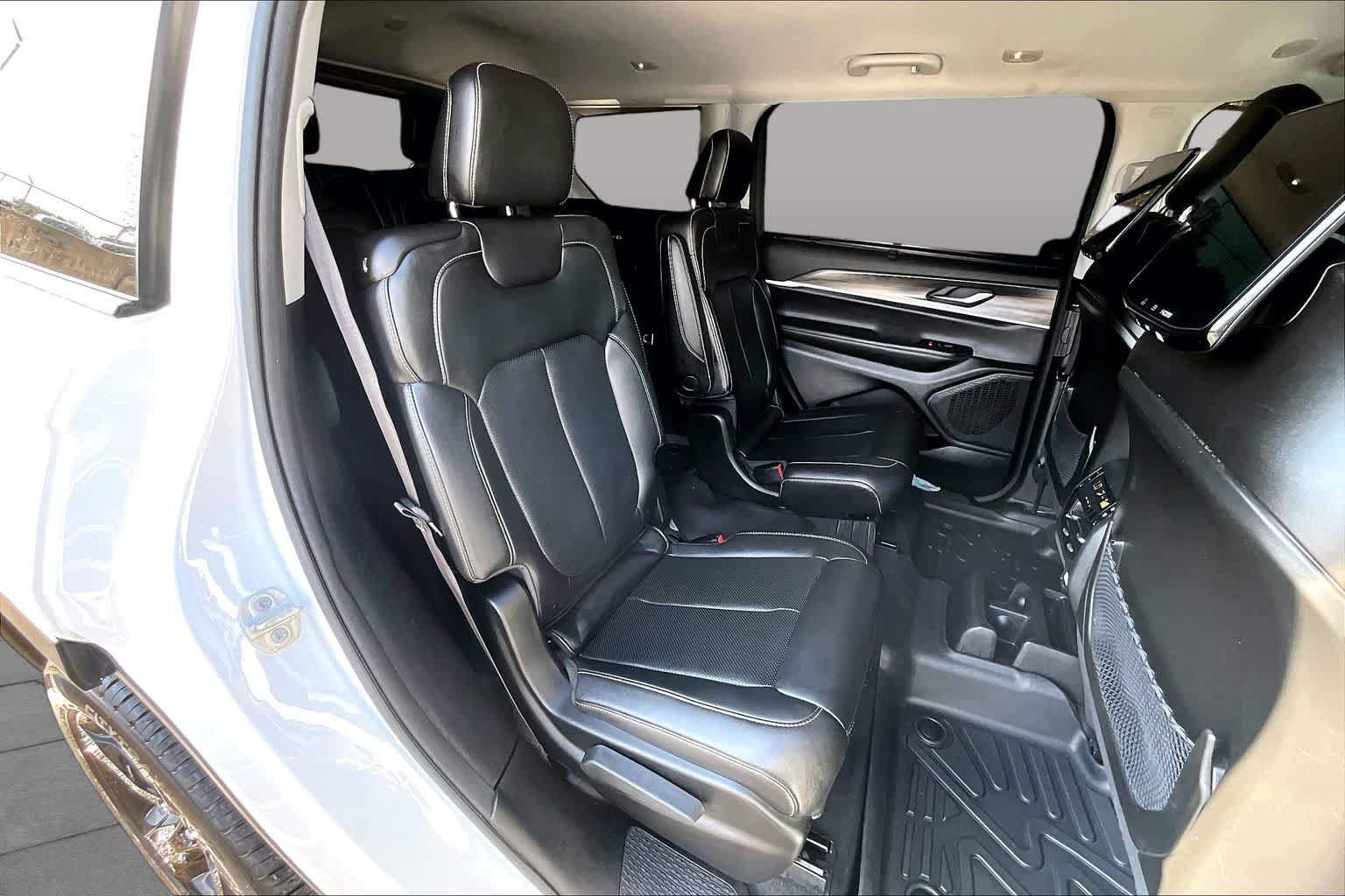 Used 2023 Jeep Grand Cherokee L Limited w/ Luxury Tech Group II RWD image 20
