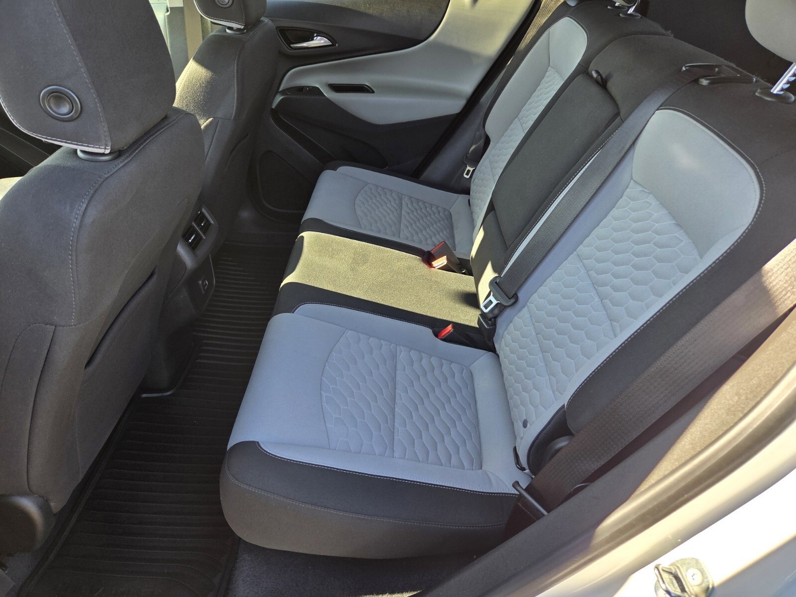 Used 2020 Chevrolet Equinox LS w/ LS Convenience Package image 11