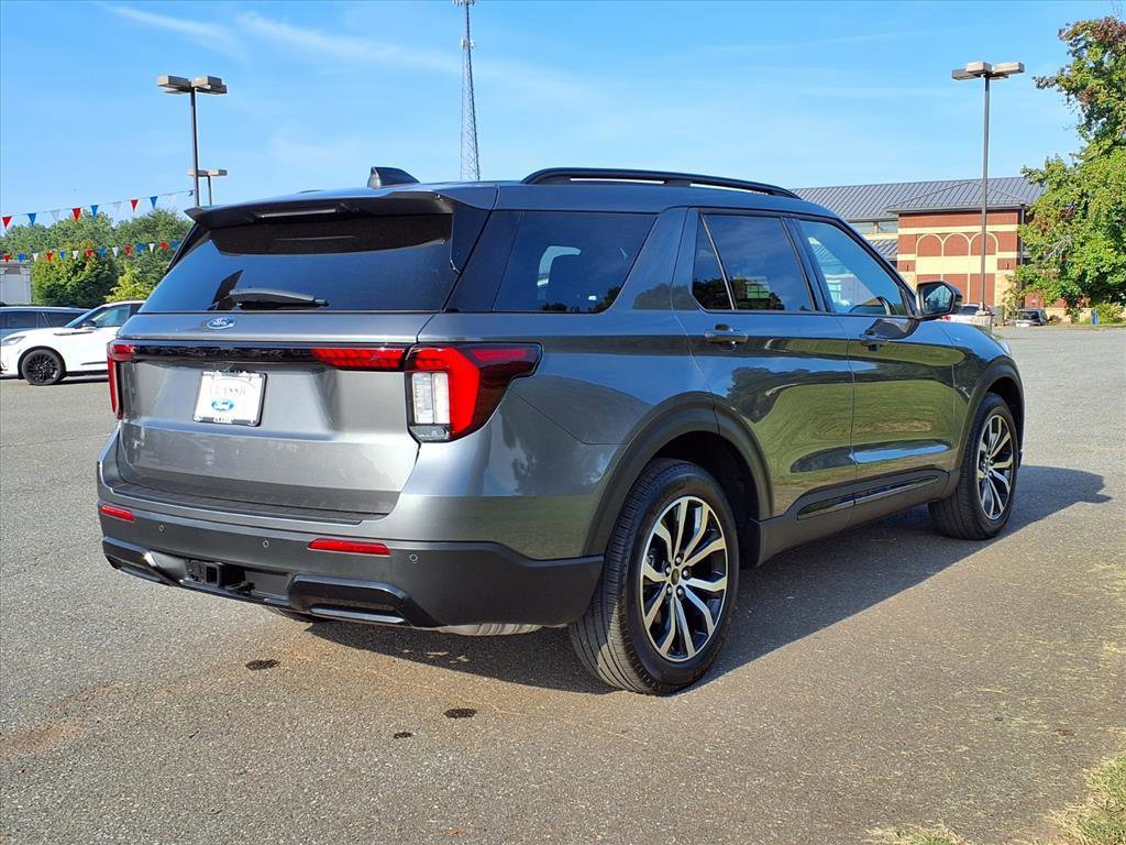 Certified 2025 Ford Explorer ST-Line image 18