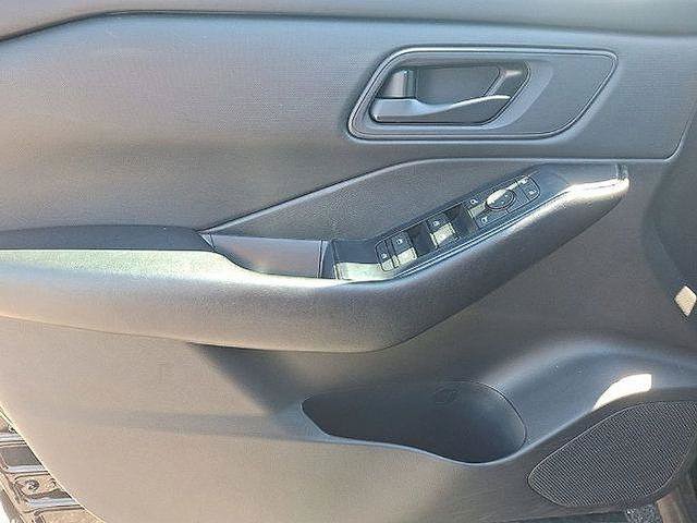 Used 2024 Nissan Rogue S AWD/4WD image 10