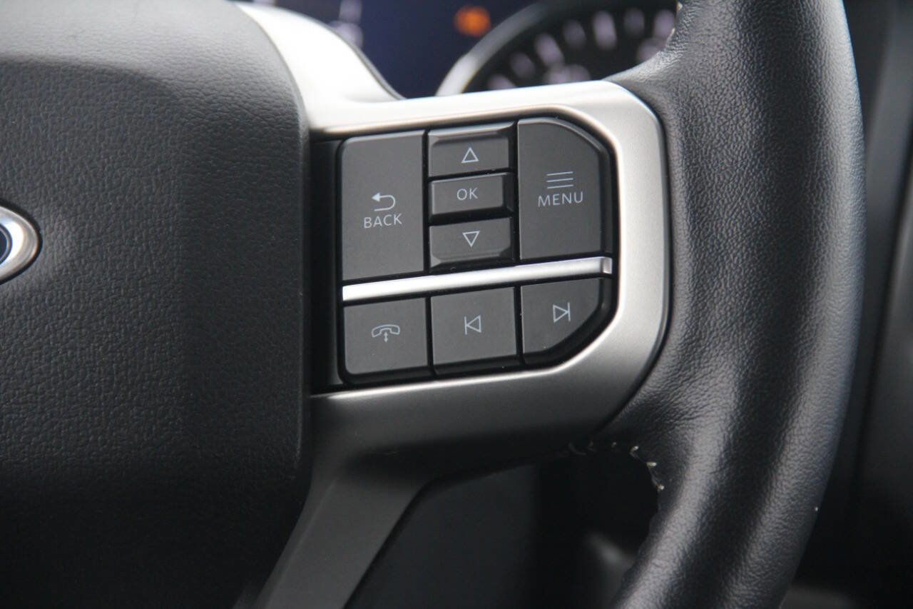 Certified 2024 Ford Expedition XLT image 18