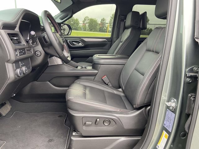 Used 2024 Chevrolet Suburban RST w/ Luxury Package RWD image 17