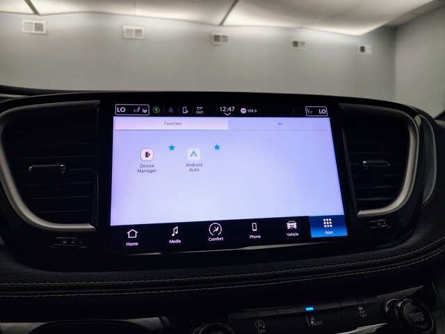 Used 2022 Chrysler Pacifica Touring FWD image 4