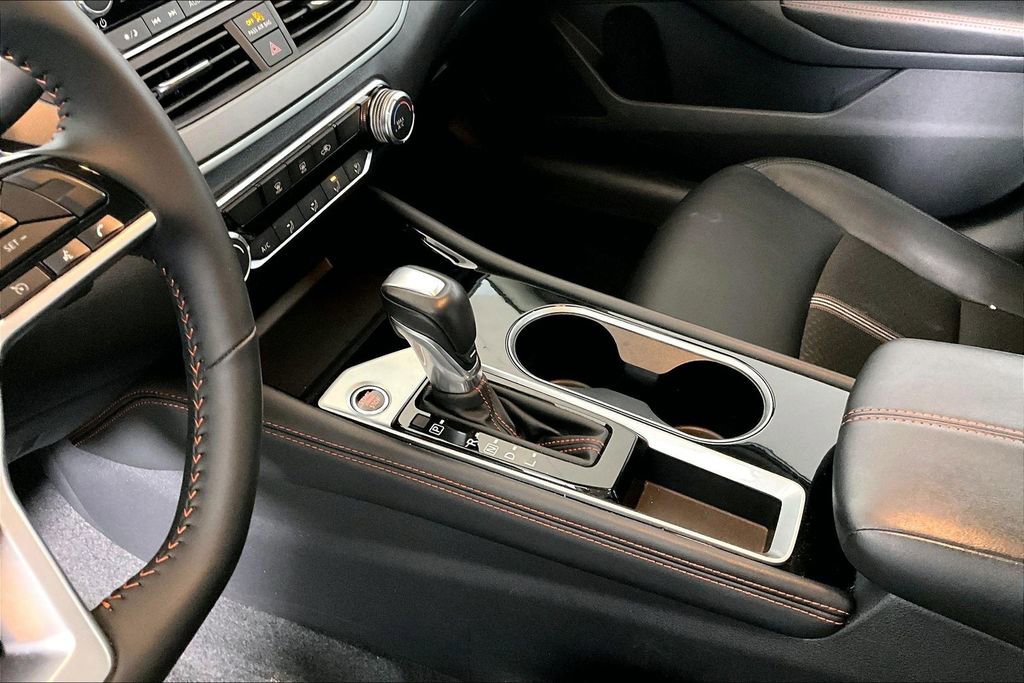 Used 2025 Nissan Altima 2.5 SR image 13