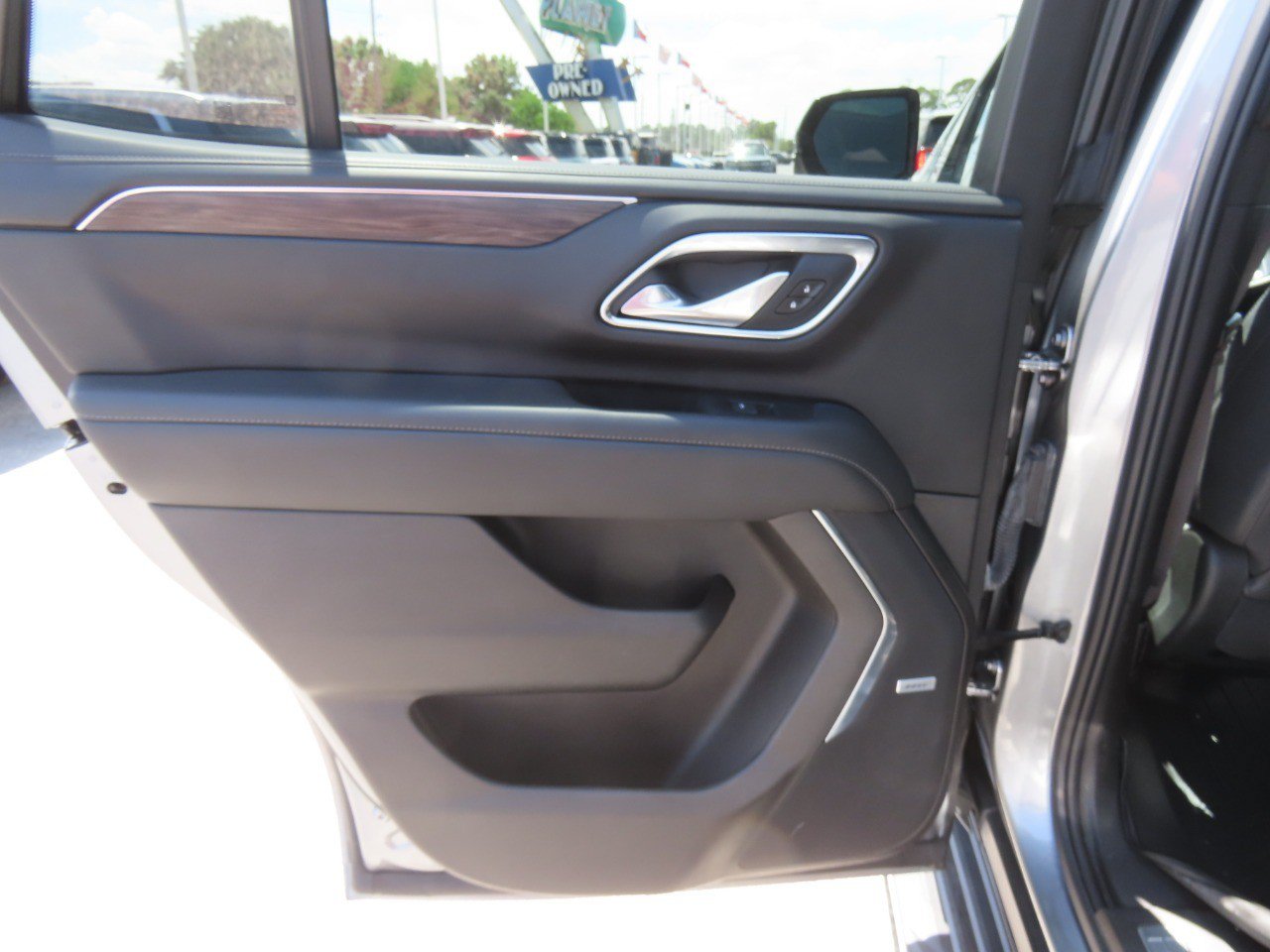 Used 2023 Chevrolet Tahoe LT w/ LT Signature Plus Package RWD image 18