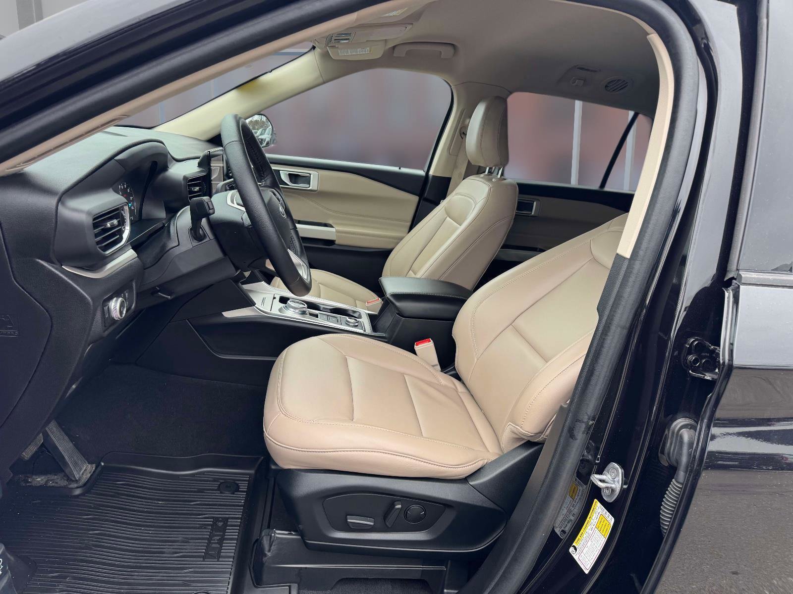 Certified 2022 Ford Explorer XLT w/ Equipment Group 202A image 12