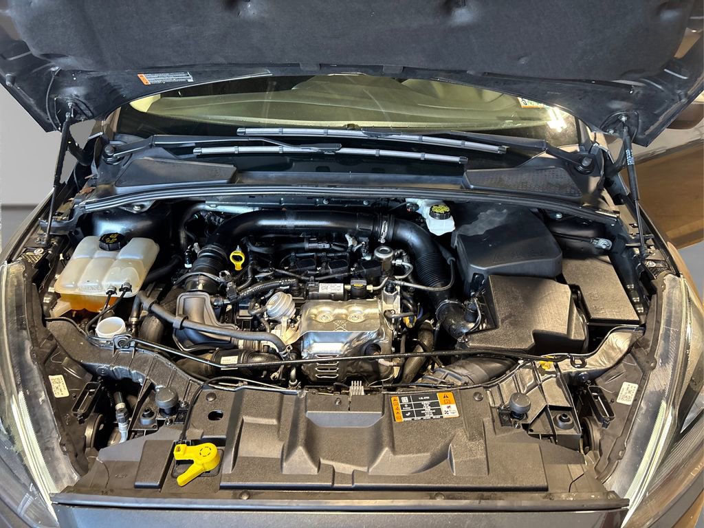 Certified 2018 Ford Focus SE w/ SE Appearance Package FWD image 15