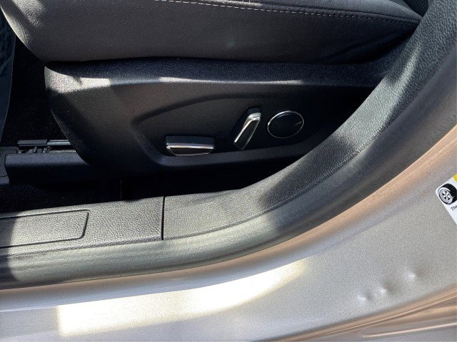 Certified 2018 Ford Fusion SE w/ Fusion SE Technology Package FWD image 17