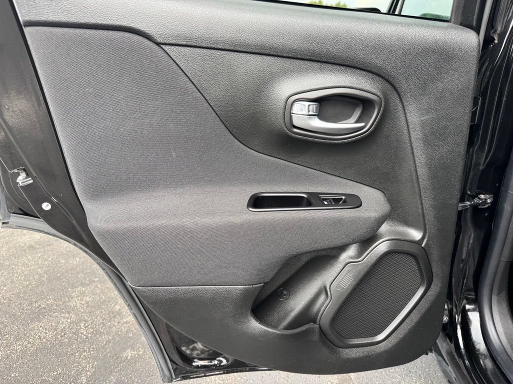 Used 2021 Jeep Renegade Latitude AWD/4WD image 25