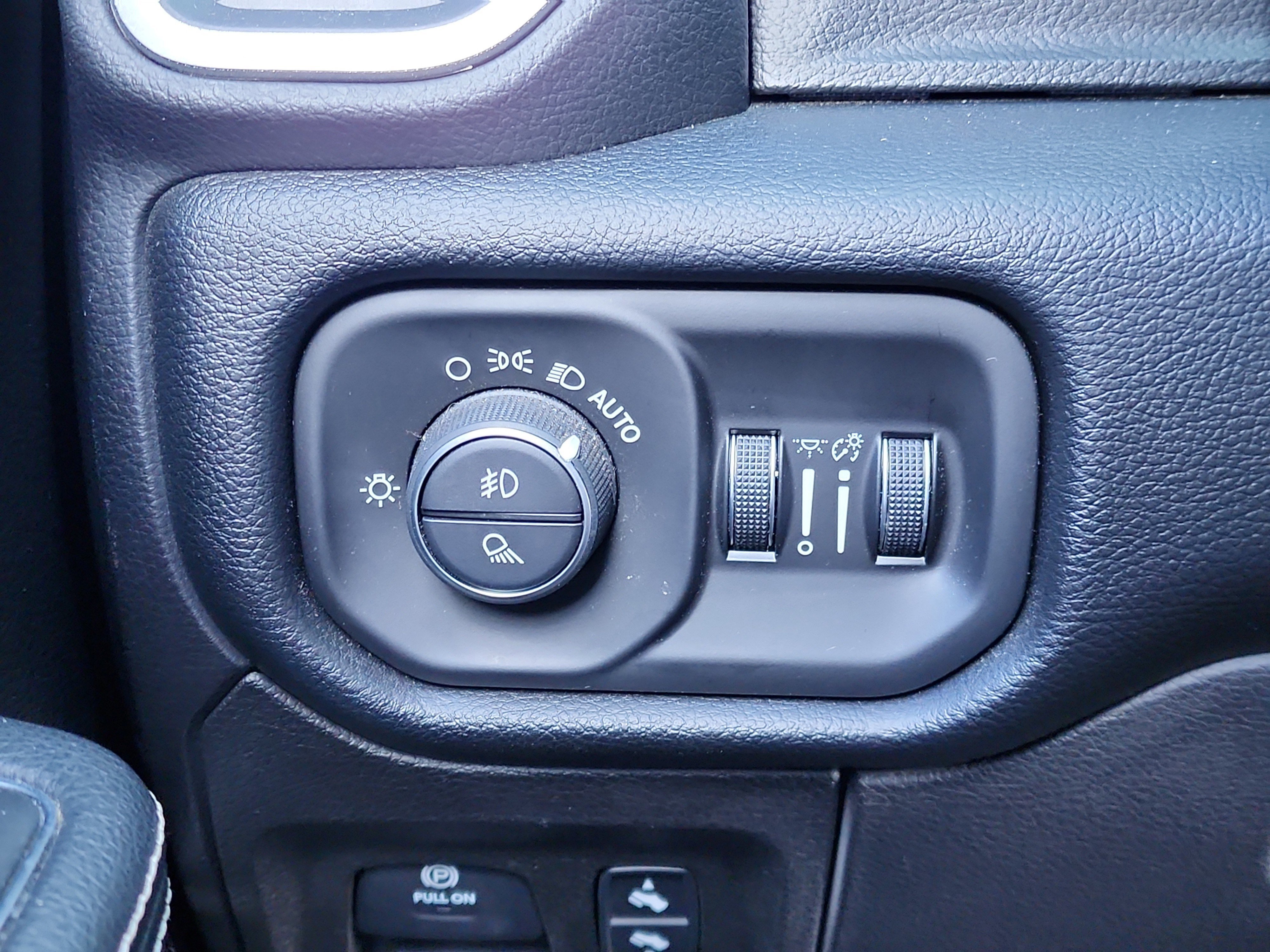 Used 2019 RAM 1500 Laramie image 30