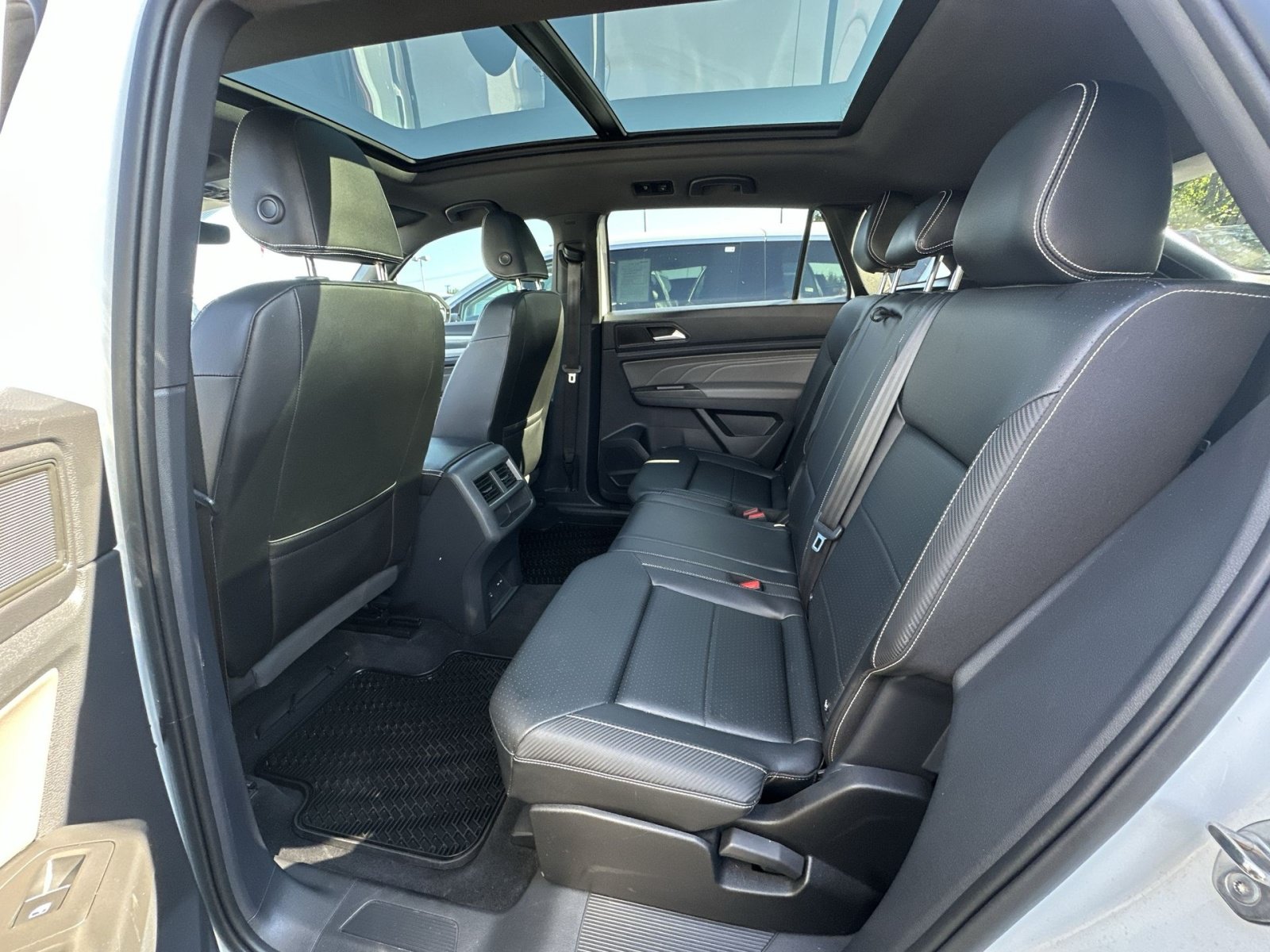 Used 2023 Volkswagen Atlas Cross Sport SEL R-Line AWD/4WD image 33