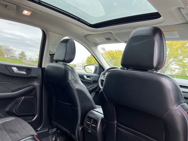 Certified 2022 Ford Escape SEL w/ SEL Stealth AWD Package image 33