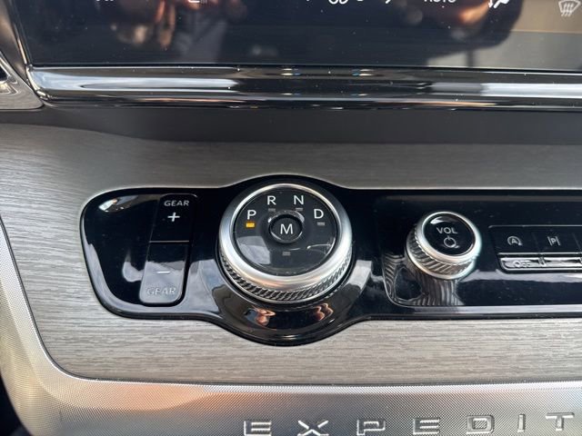 Certified 2025 Ford Expedition Platinum image 23