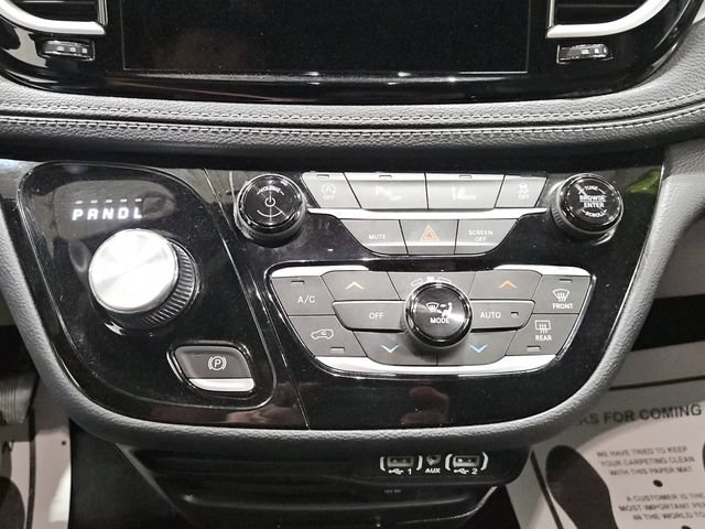 Used 2022 Chrysler Pacifica Touring-L w/ S Appearance Package AWD/4WD image 30