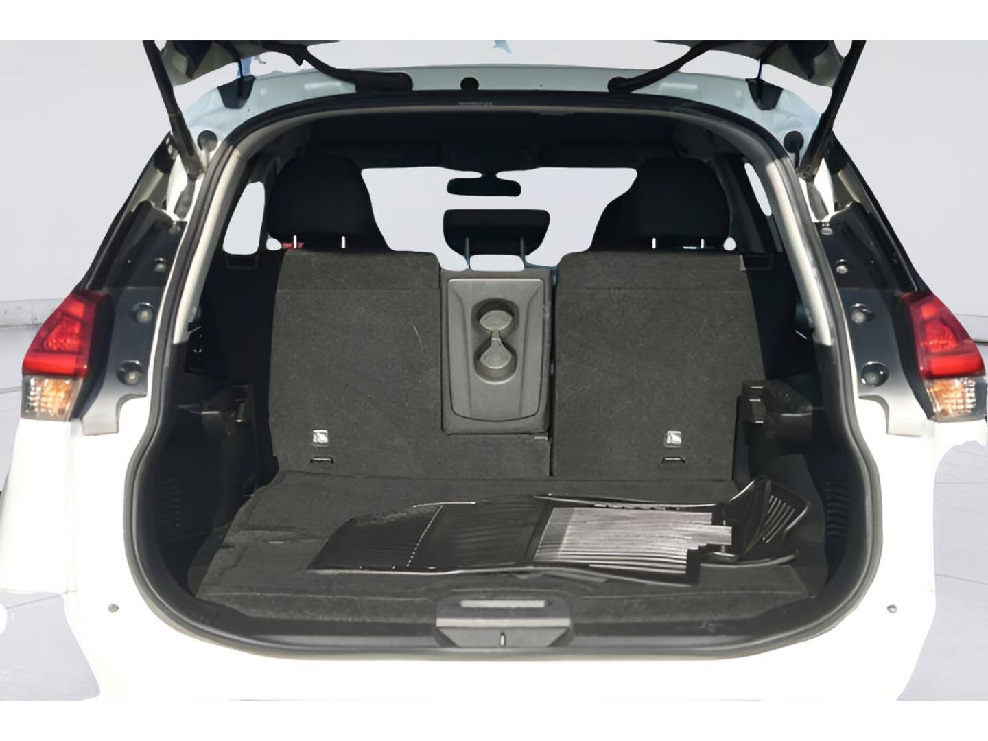 Used 2018 Nissan Rogue SV w/ Premium Package FWD image 31