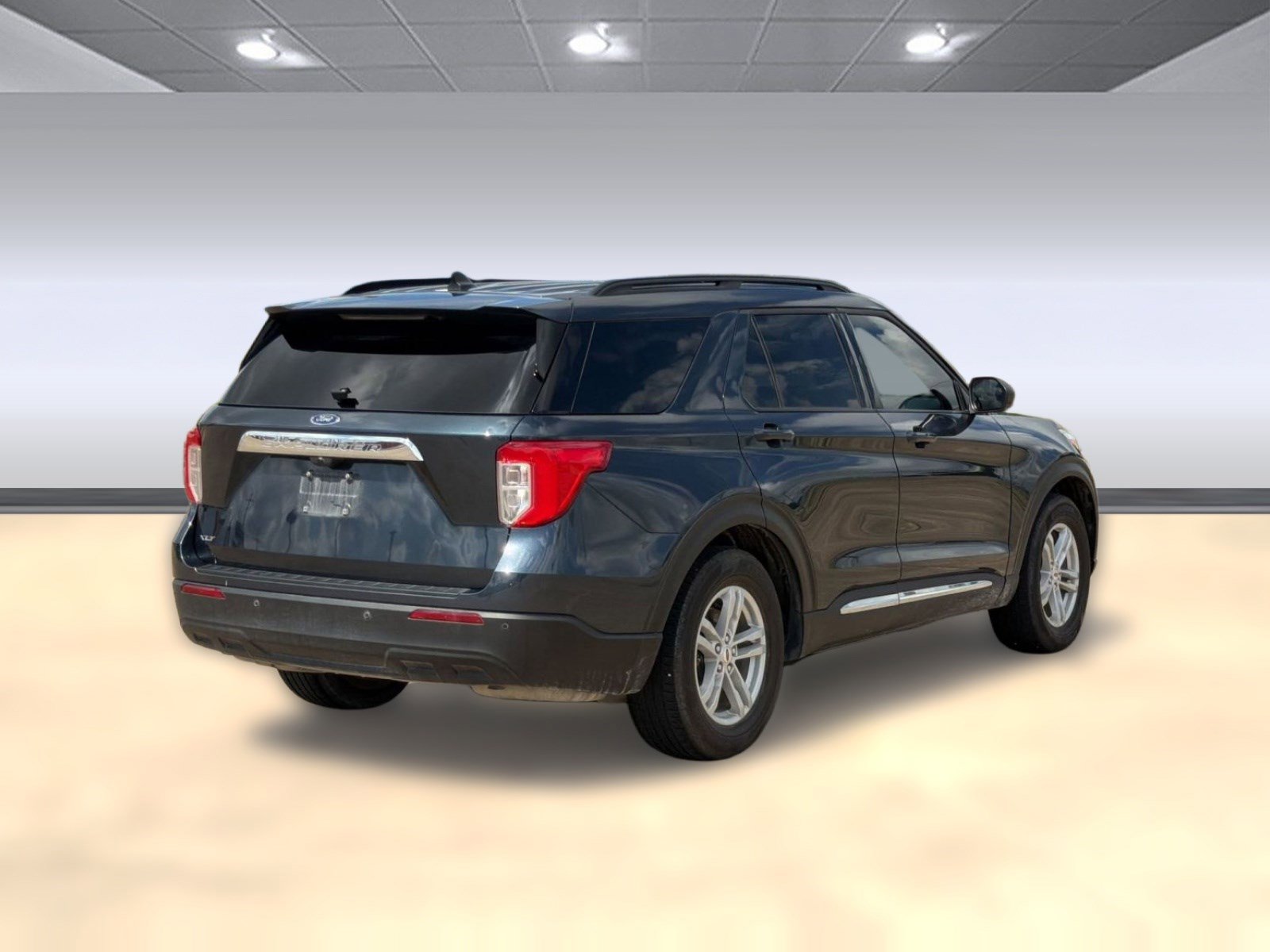 Certified 2024 Ford Explorer XLT RWD image 9