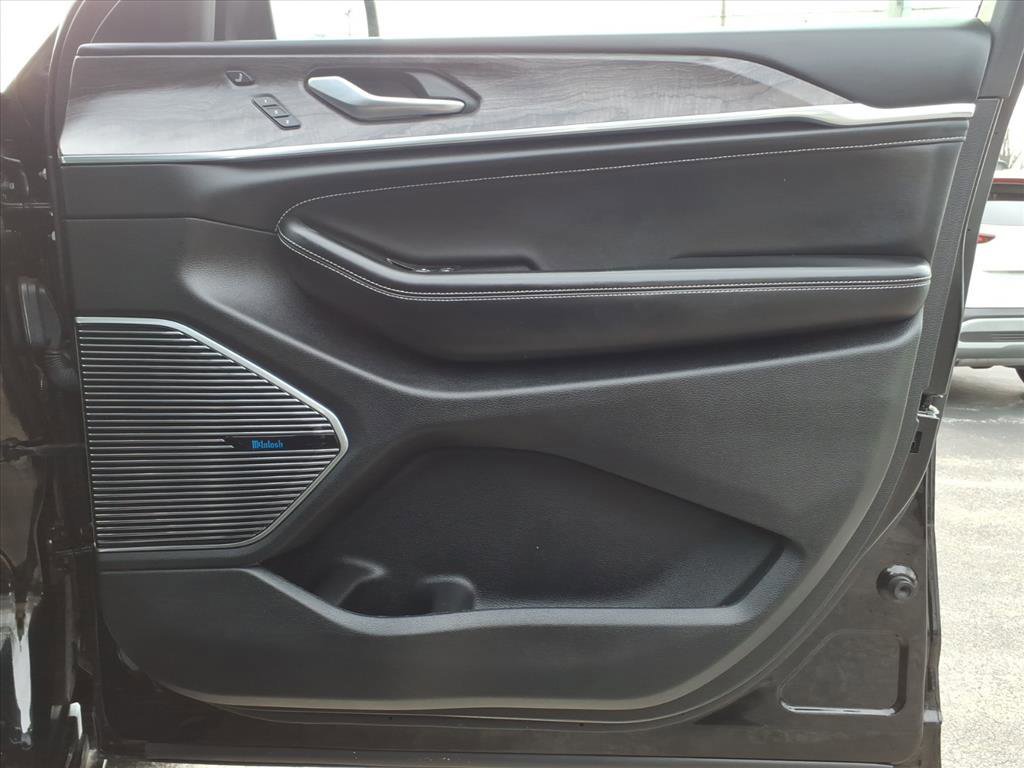 Used 2021 Jeep Grand Cherokee L Overland w/ Luxury Tech Group IV image 13