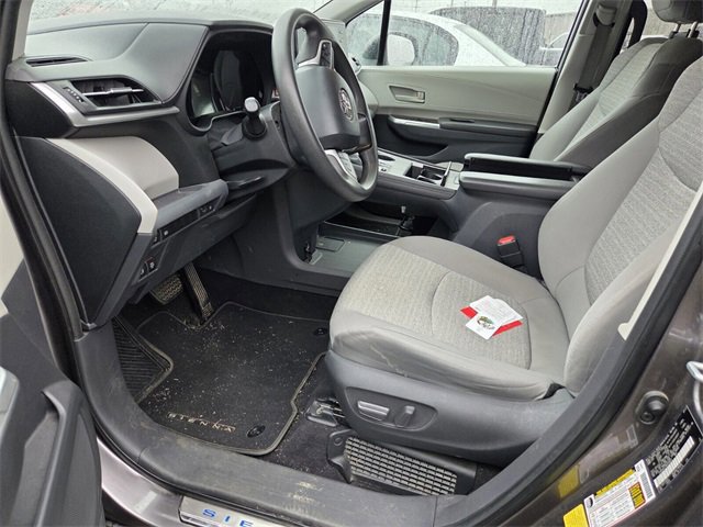 Used 2021 Toyota Sienna LE image 10