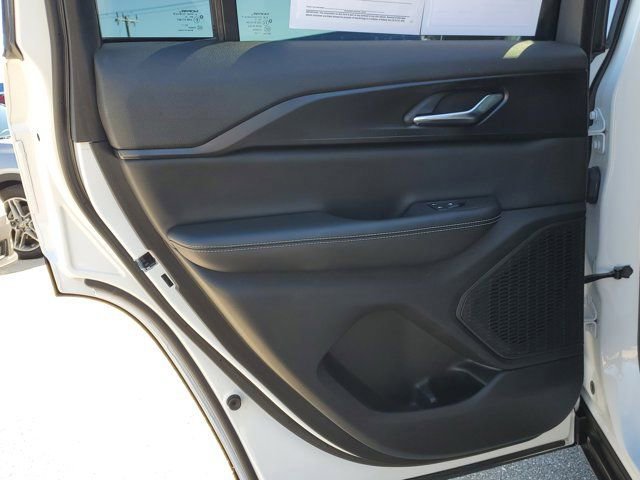 Used 2023 Jeep Grand Cherokee Altitude image 17