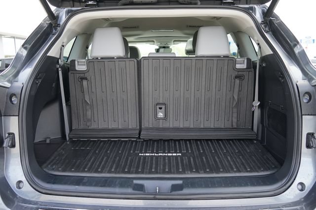 Used 2023 Toyota Highlander XLE AWD/4WD image 7