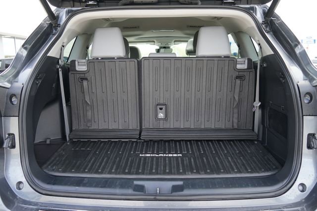 Used 2023 Toyota Highlander XLE AWD/4WD image 7