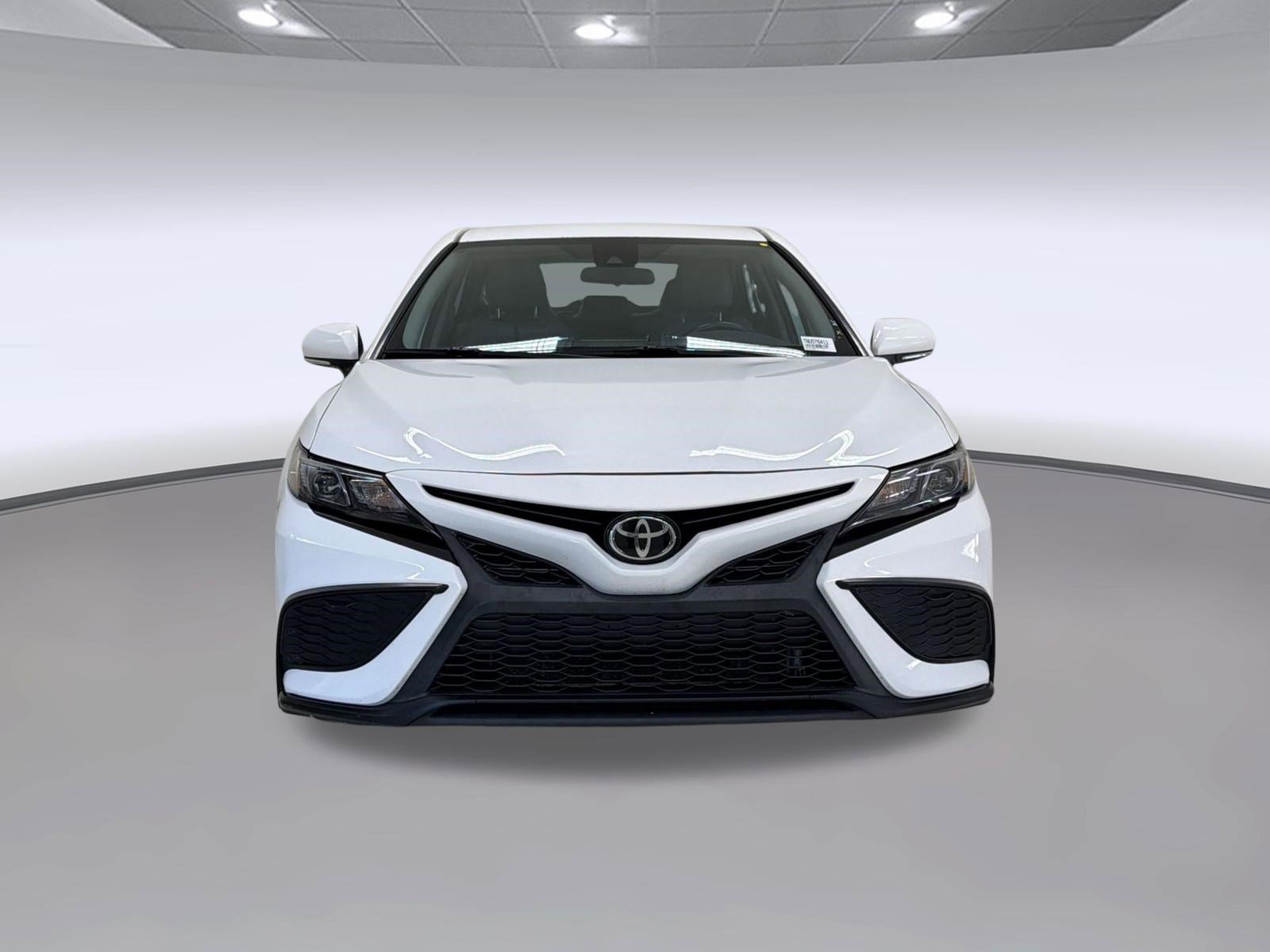 Used 2022 Toyota Camry SE FWD image 6